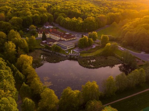 Der Quellenhof in Bad Helmstedt zum Sonnenuntergang.